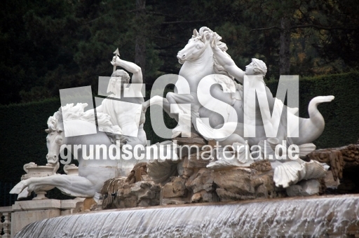 Schloss_Schönbrunn_Neptunbrunnen_05.JPG